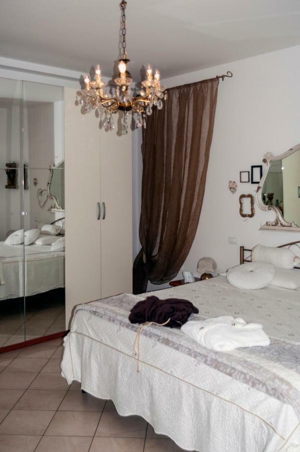 Casa Del Sole Appartamento N° 2 White And Gold Room ガヴァルド エクステリア 写真